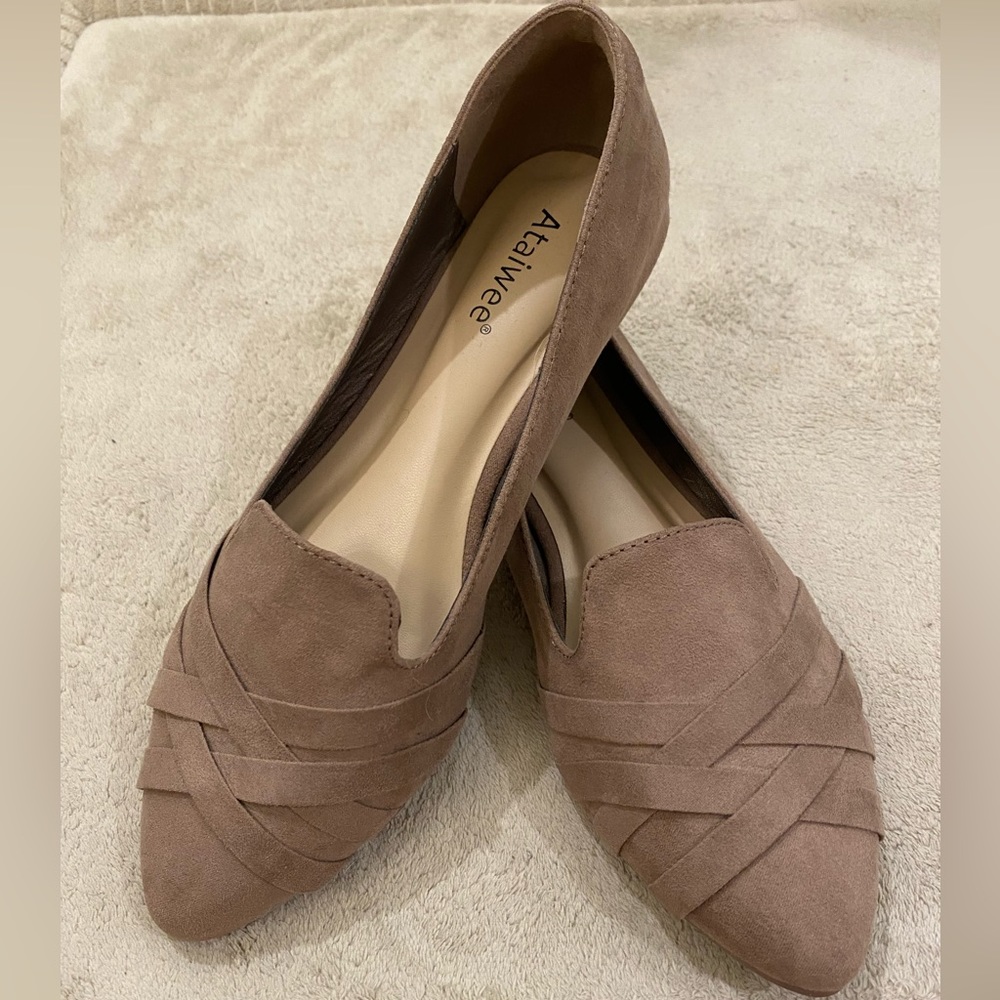Like new Ataiwee slip on shoes